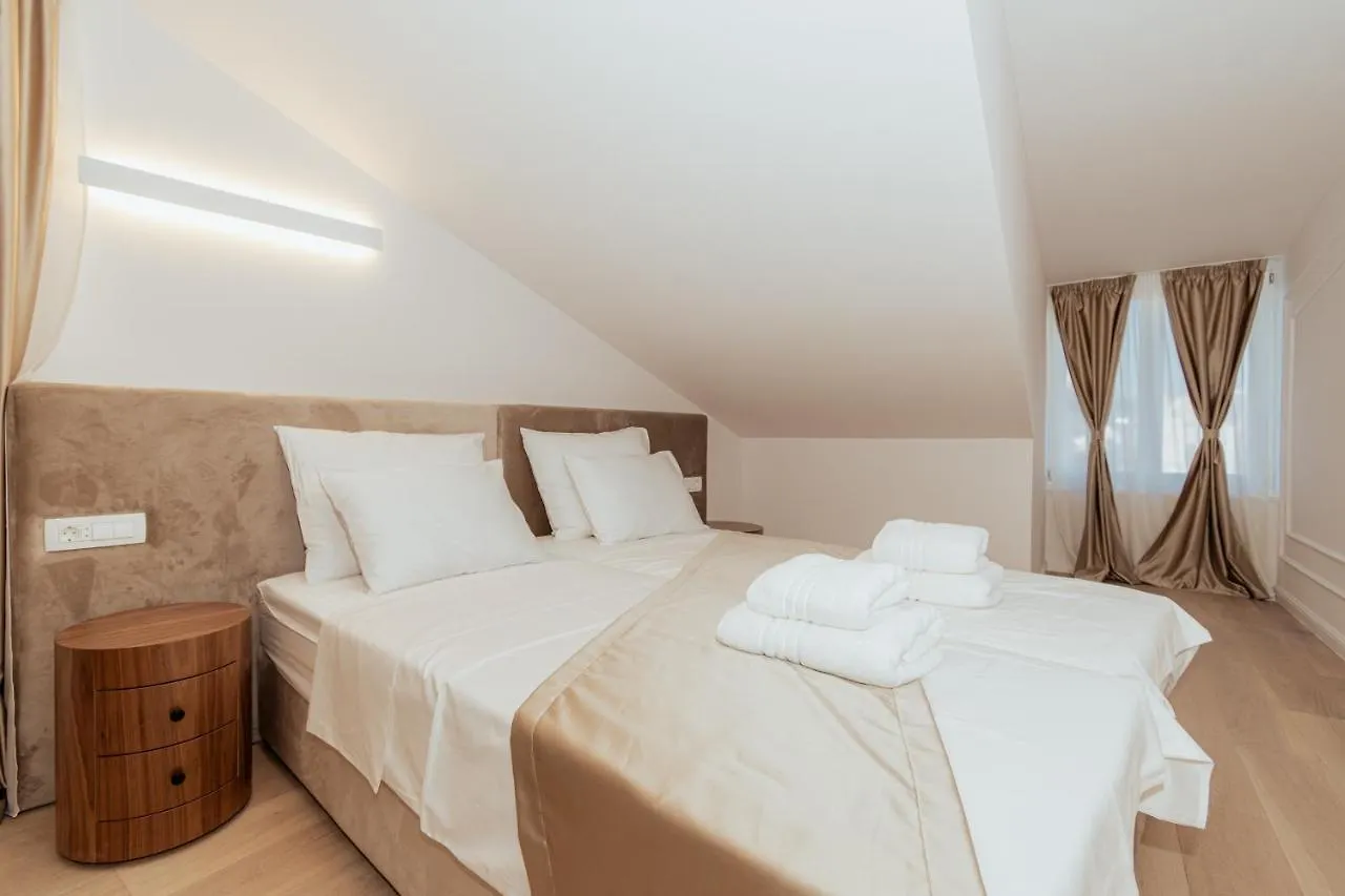 Trecento Boutique Rooms Split Bed & Breakfast